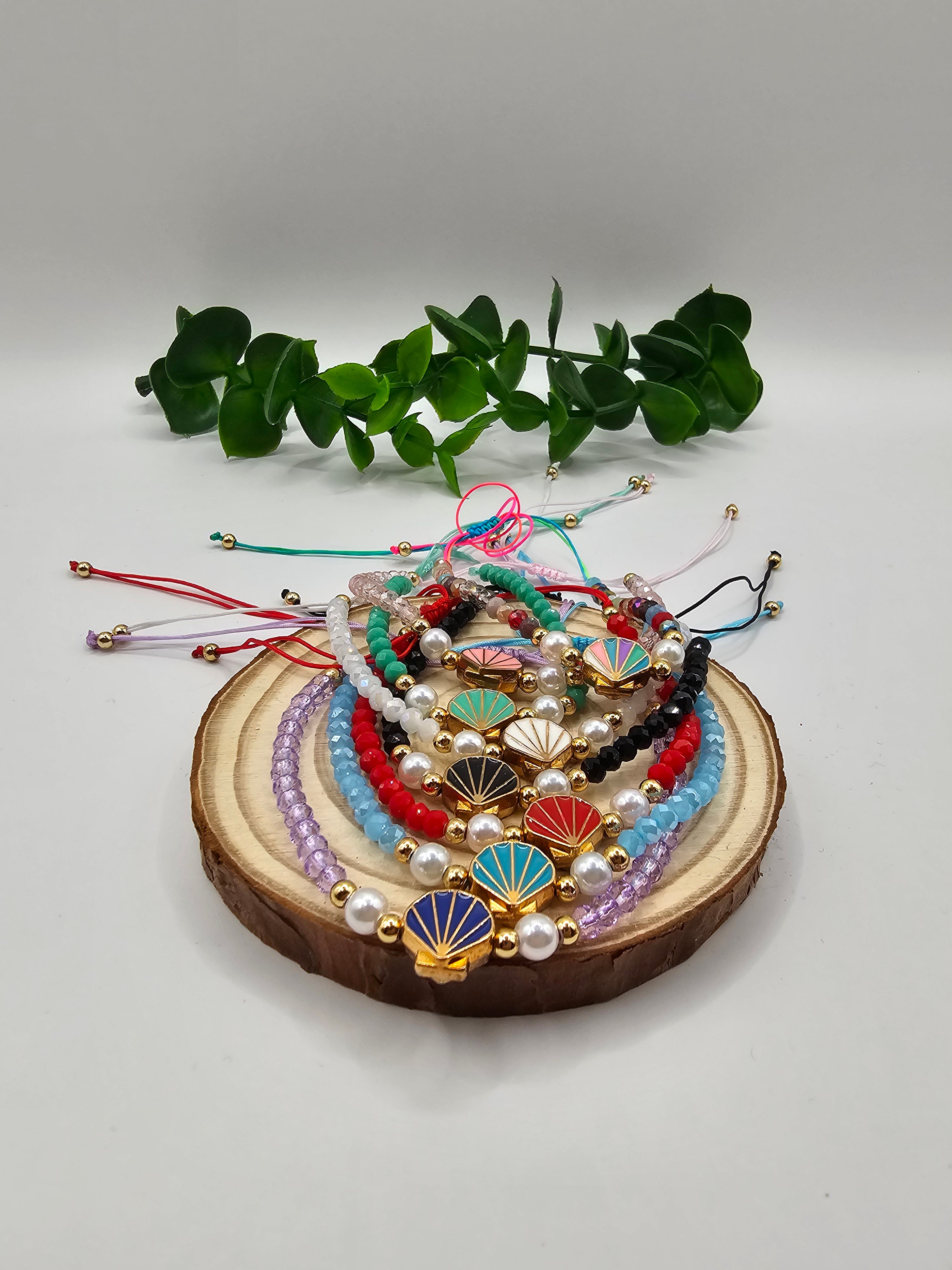 Pulseira Ajustável Misangas e Concha